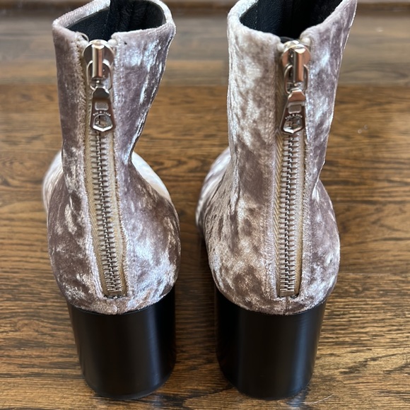 Rag & Bone Drea Crushed Velvet Ankle Boot Size 38 1/2 (8.5) - Picture 4 of 7